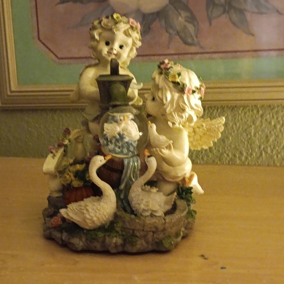CLASSIC TREASURES Musical Water Globe Twins Cherubs Sculpture - Picture 4 of 5